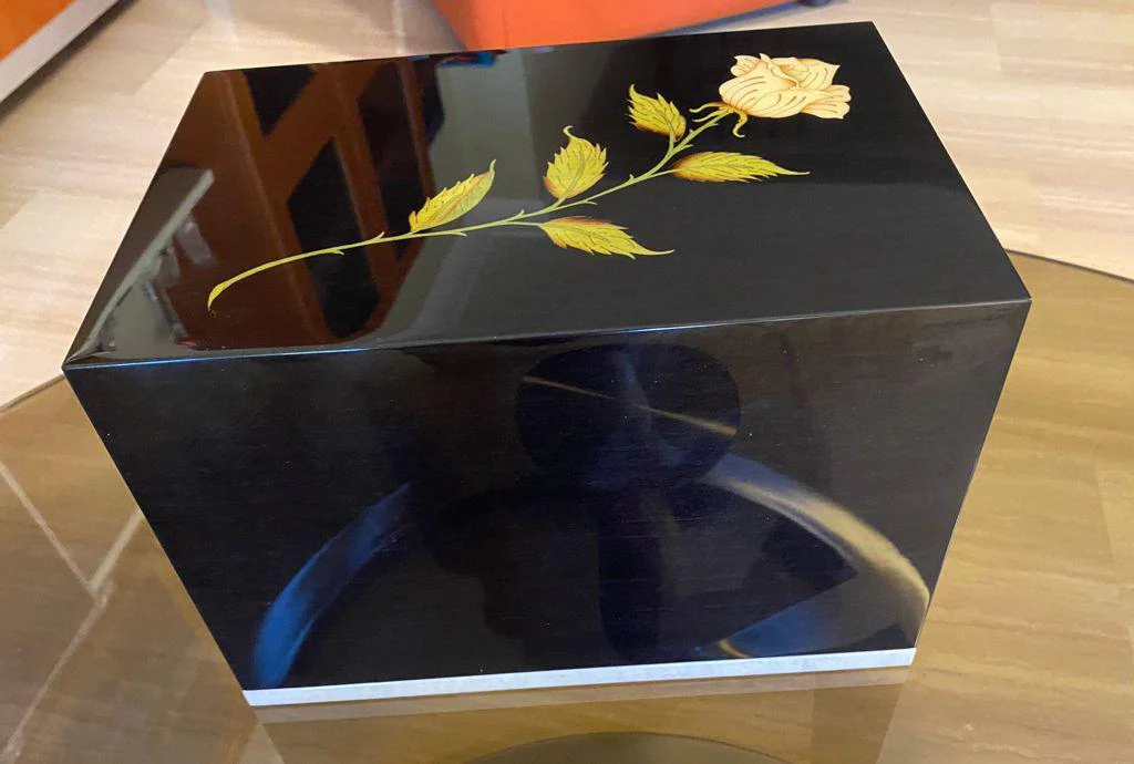 The Rose Urn - Image 4