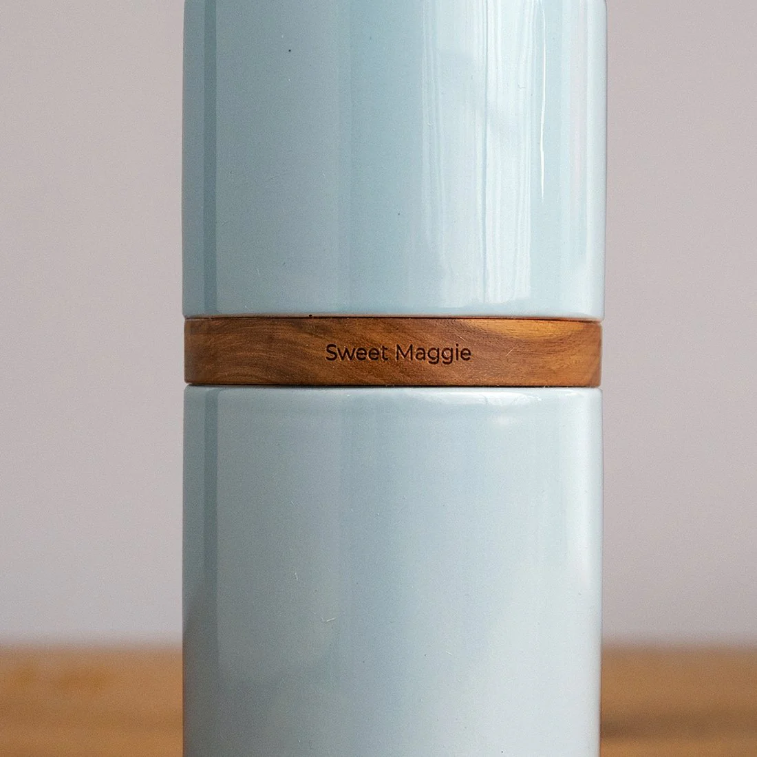 The Vega Vase Urn in Blue - Image 6